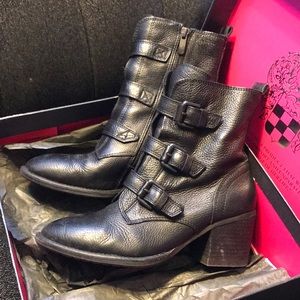 Vince Camuto combat style boots 8.5